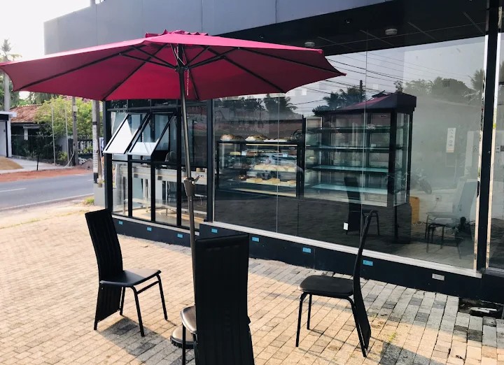 Am Reo outdoor seating area
