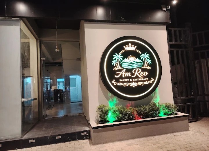 Am Reo illuminated signage at night